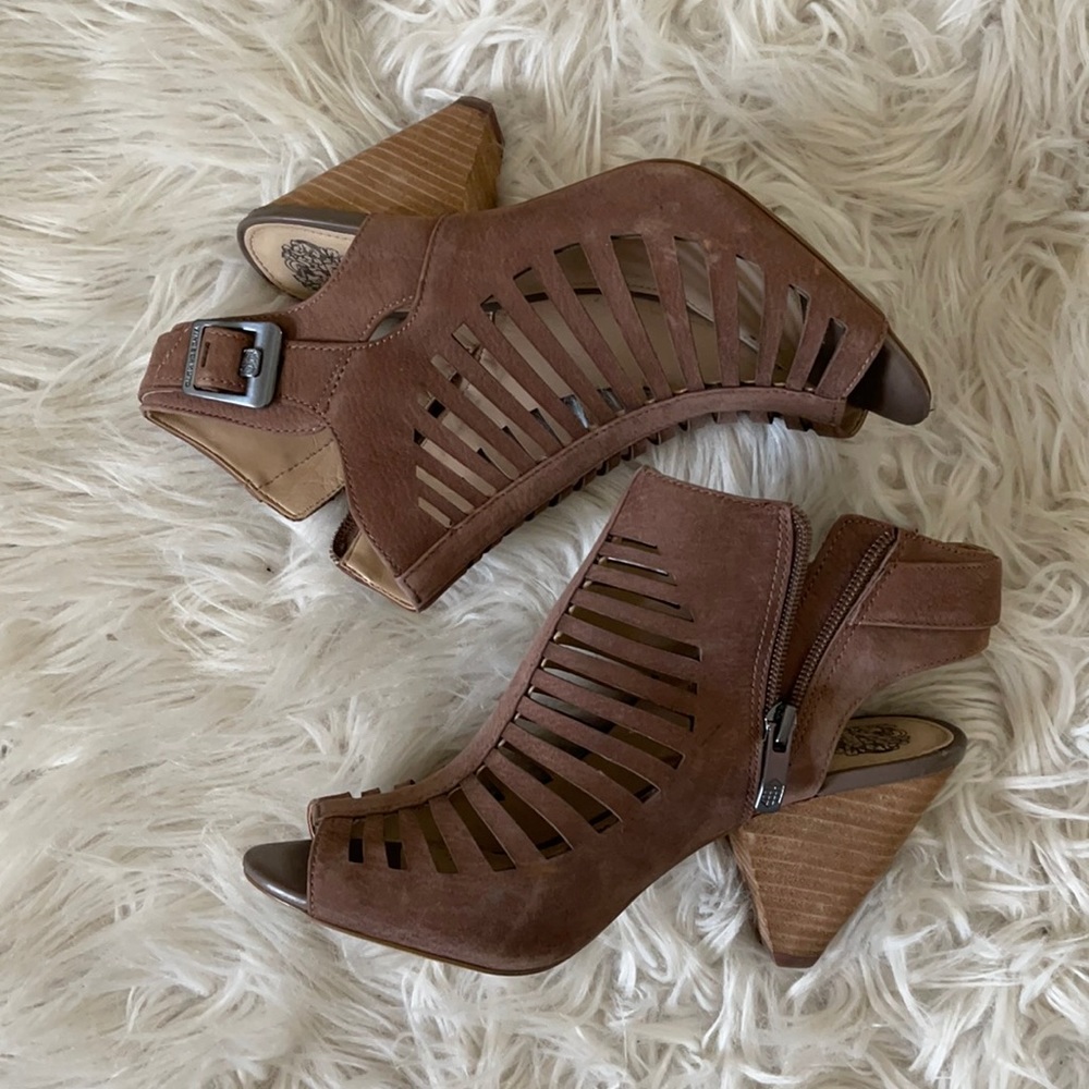 Strapped cage heel